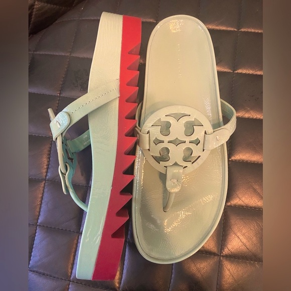 Tory Burch Miller Cloud Lug Patent Leather sandals in green with red soles - Picture 6 of 7